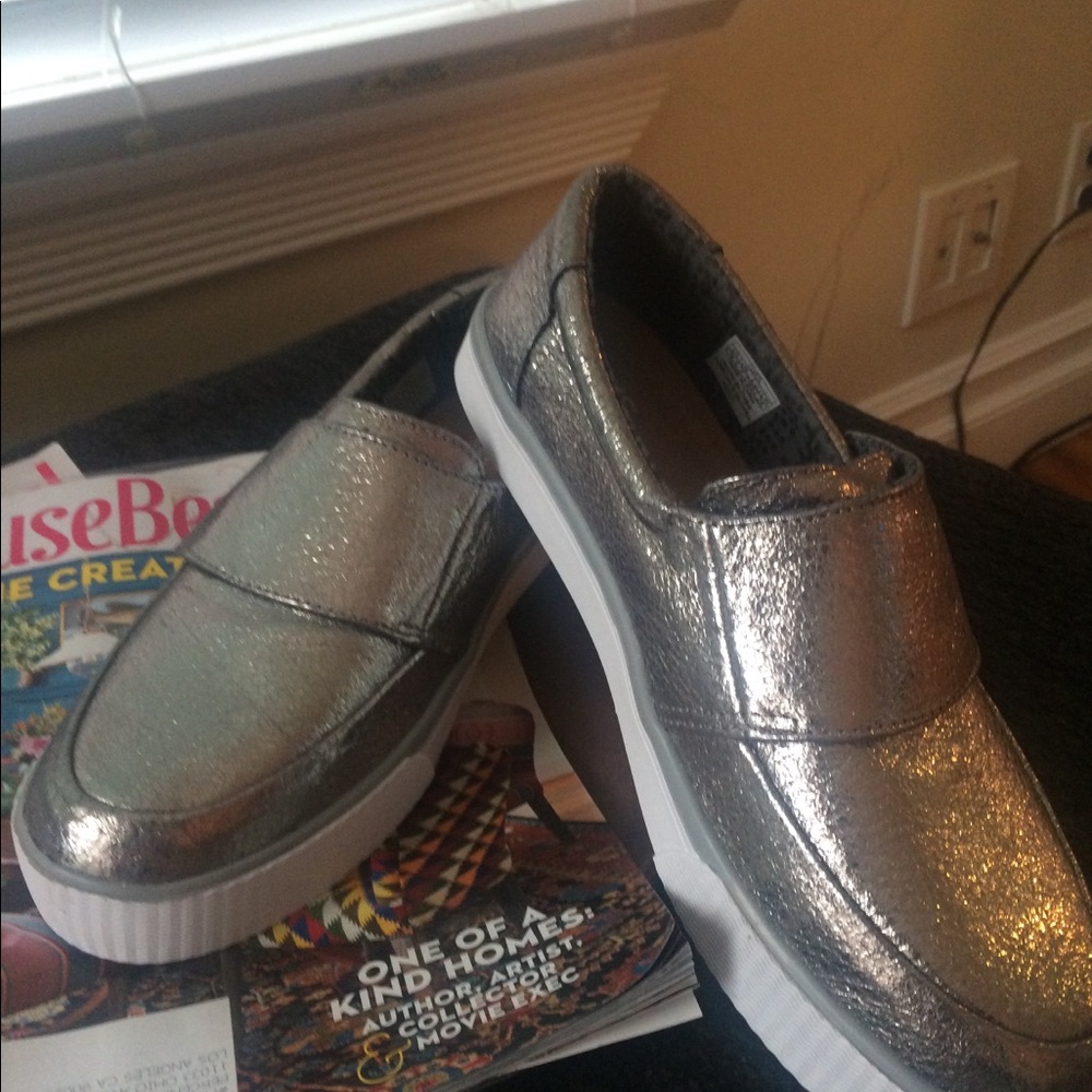 Toms Altair Slip on Gunmetal, 9. True to size.
